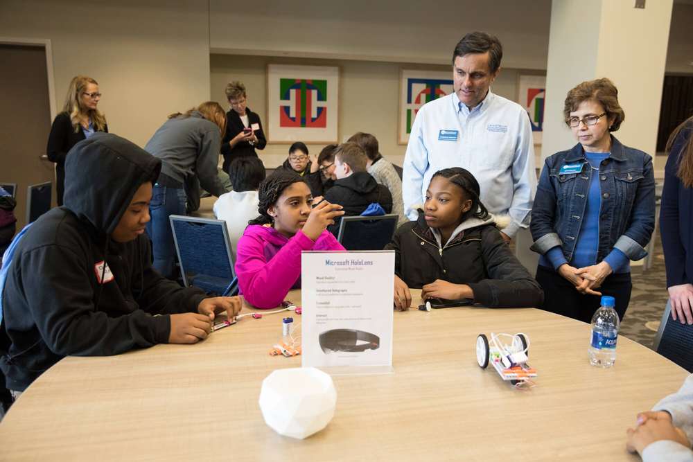 CIS hosts middle school students for classes, high-tech fun